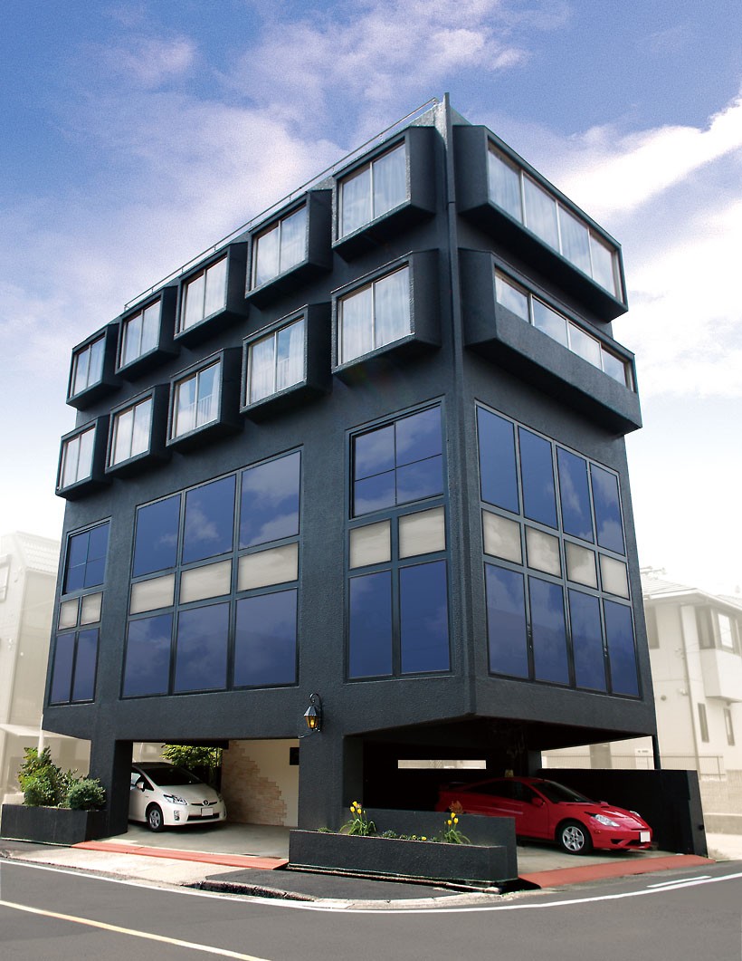 5階建ての本社ビル外観
